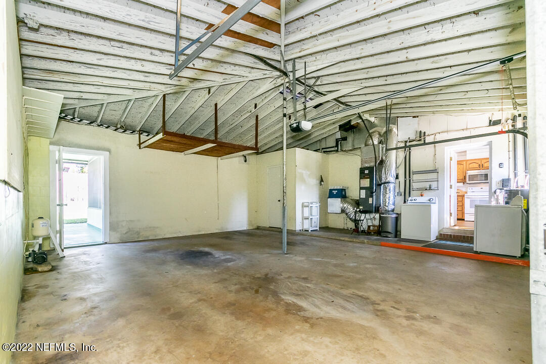 3846 Bess Road Jacksonville, FL 32277 - Photo 13 of 18 a view of a garage