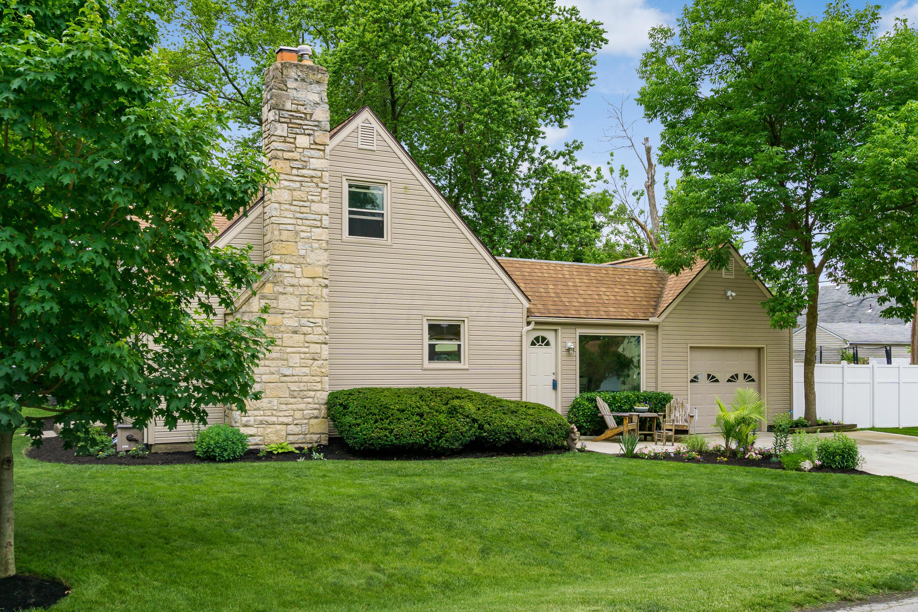 3197 Mountview Road Upper Arlington, OH 43221 - Photo 2 of 32