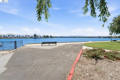 $745,000 | 1075 Shell Boulevard, Unit 11, Foster City, CA 94404