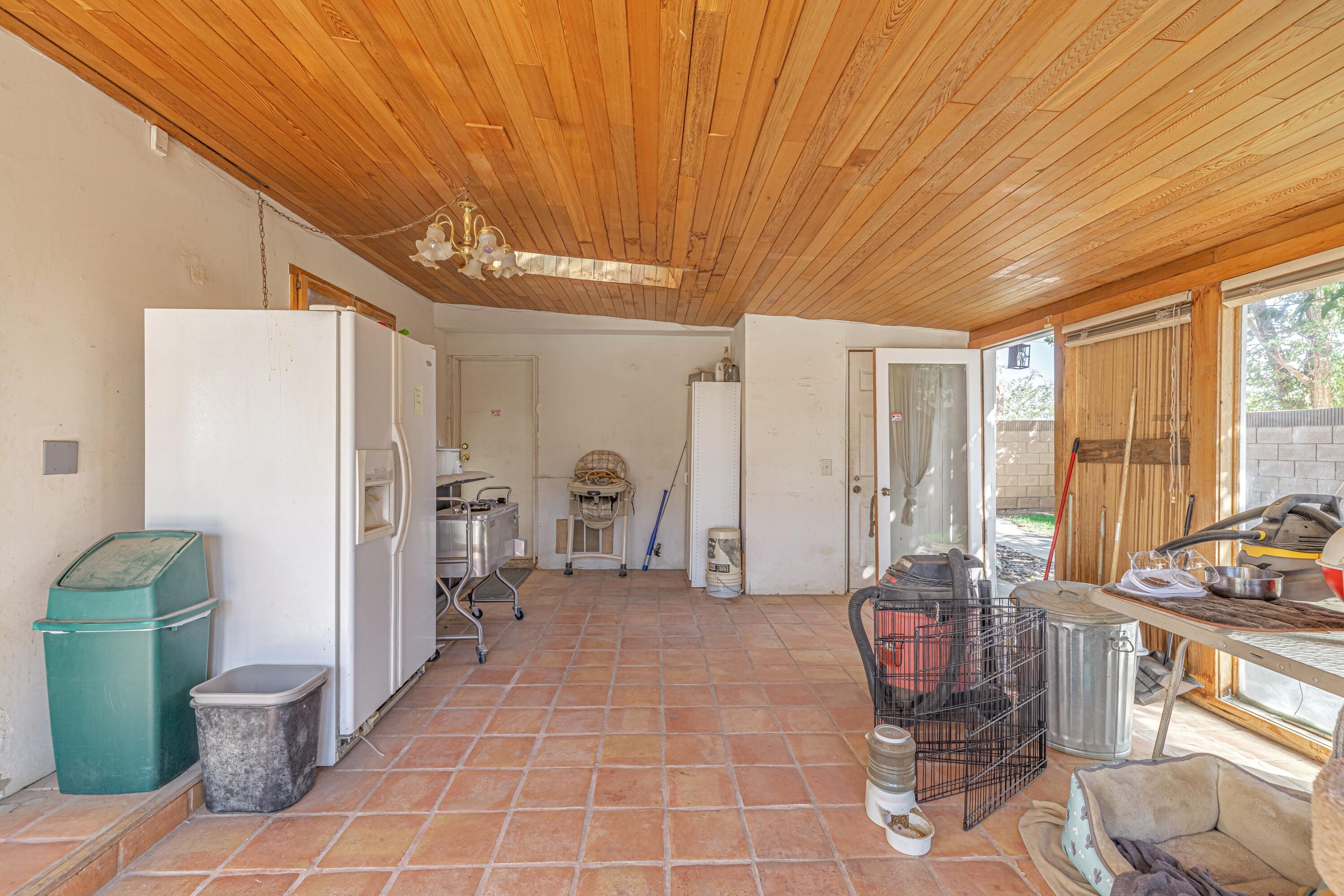 43233 55th Street East Lancaster, CA 93535 - Photo 17 of 46 a very nice looking room with a large window