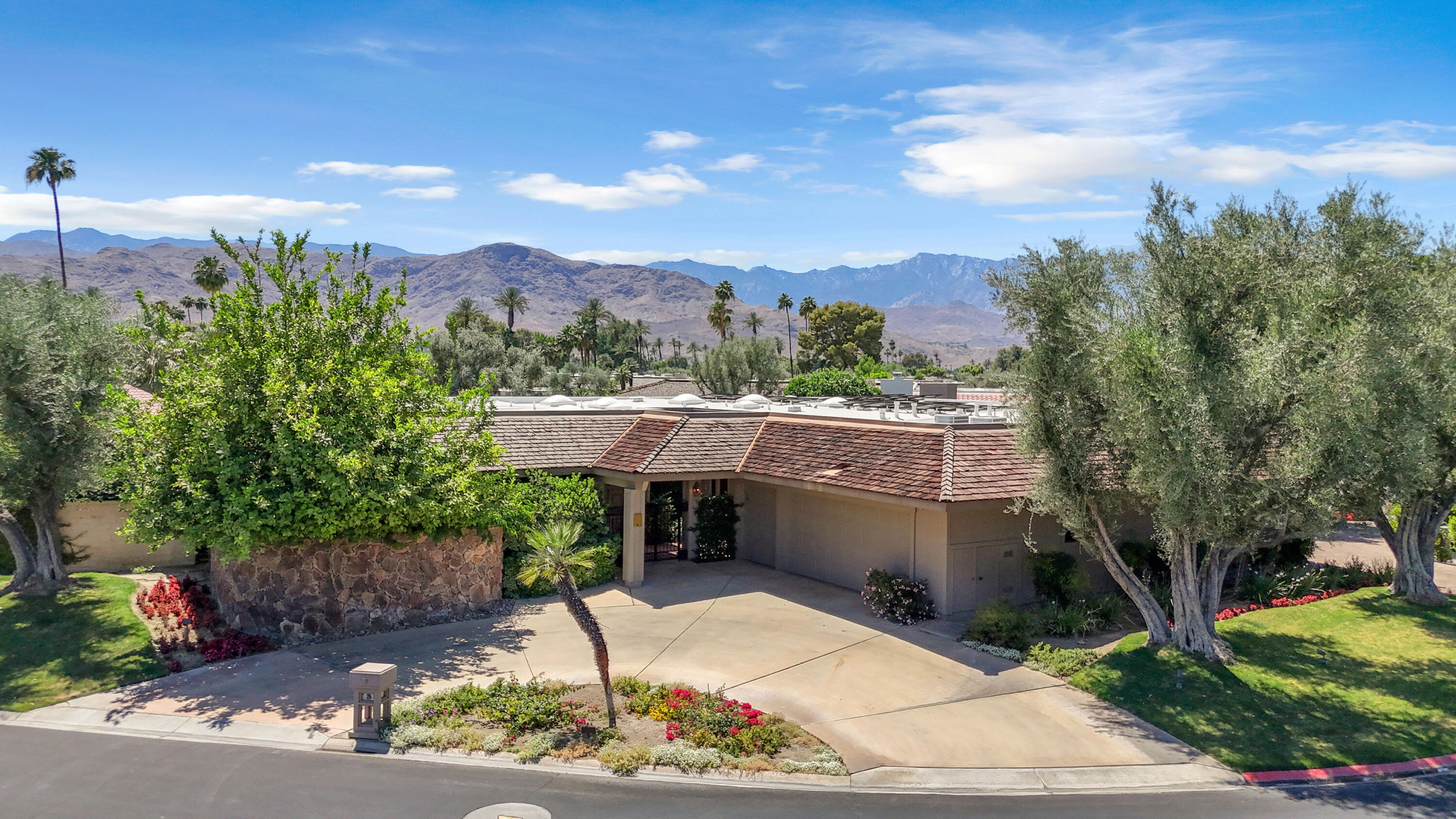 6 Stanford Drive Rancho Mirage, CA 92270 - Photo 2 of 67 DJI_20260508135839_0125_D