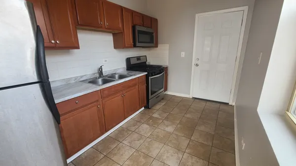 $1,600 | 1407 East 69th Place, Unit 2, Chicago, IL 60637