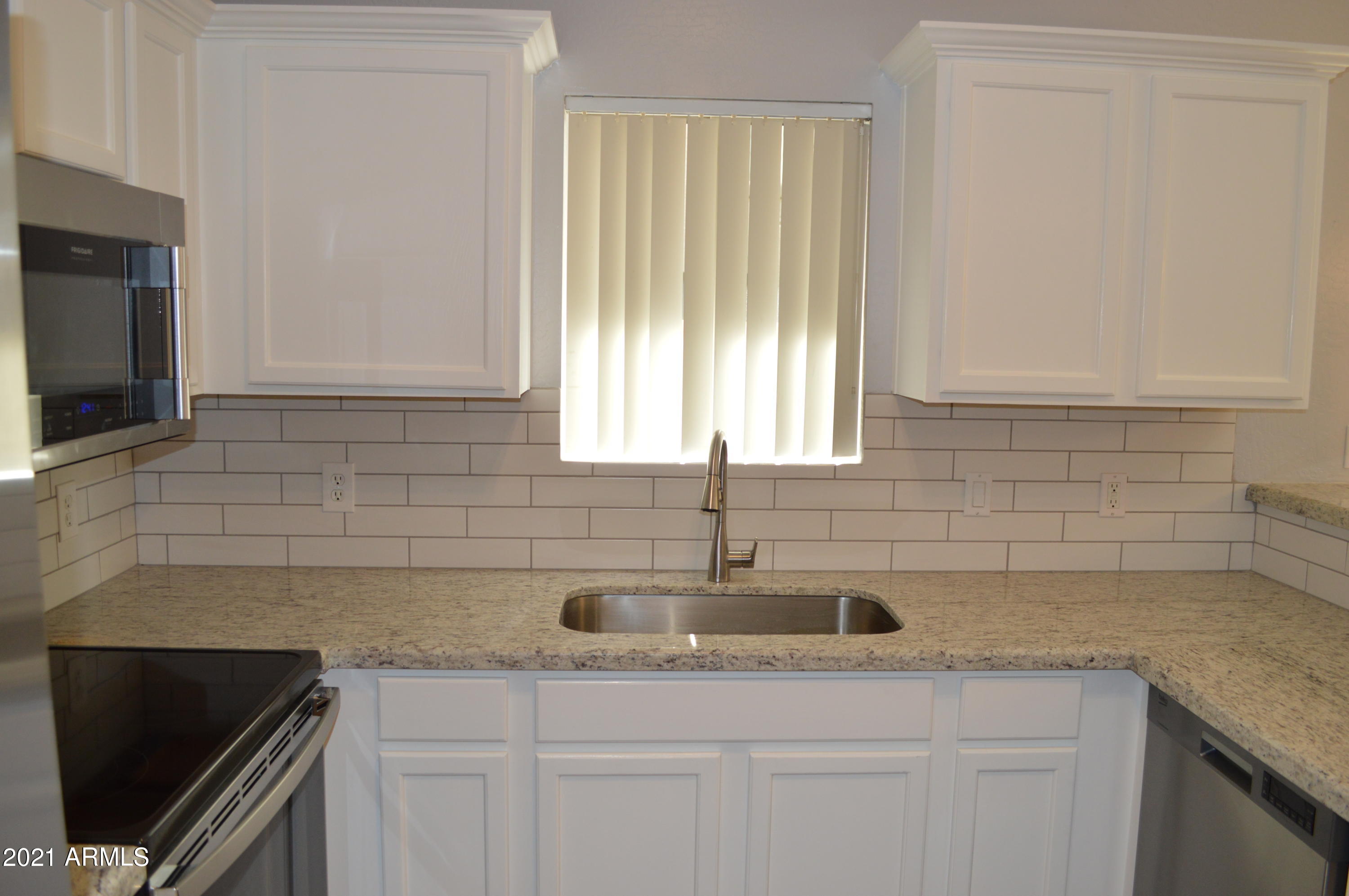 2150 East Bell Road, Unit 1103 Phoenix, AZ 85022 - Photo 3 of 23 DSC_0091