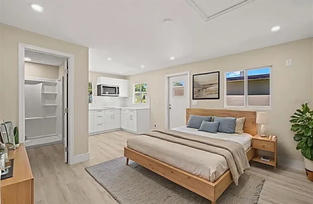 $1,500 | 4135 Des Moines Street Northeast, St. Petersburg, FL 33703