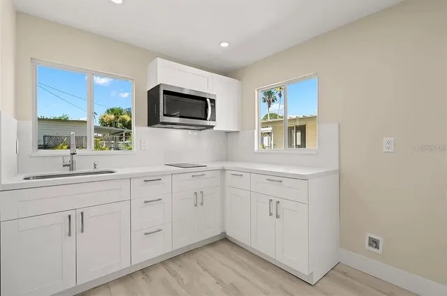 $1,500 | 4135 Des Moines Street Northeast, St. Petersburg, FL 33703