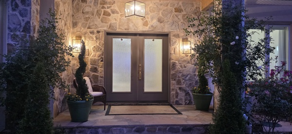 516 Hillandale Road Seneca, SC 29672 - Photo 4 of 50 This inviting entrance features natural stone and a warm glow.
