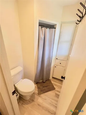 a bathroom with a toilet and a shower