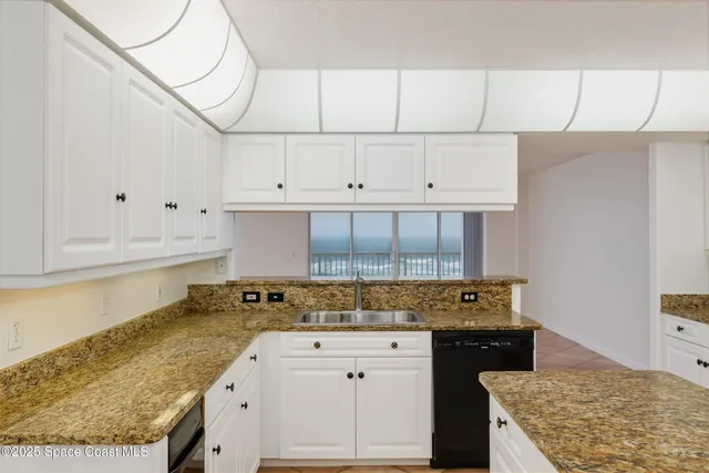 $1,200,000 | 735 N Highway, Unit 302, Indialantic, FL 32903