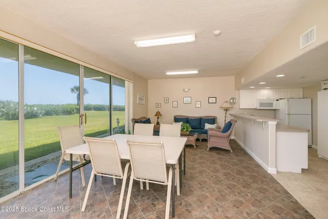 $1,200,000 | 735 N Highway, Unit 302, Indialantic, FL 32903