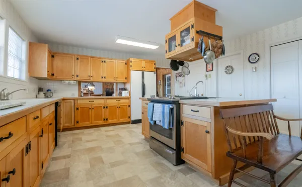 $2,100,000 | 203 Winch Hill Road, Langdon, NH 03602