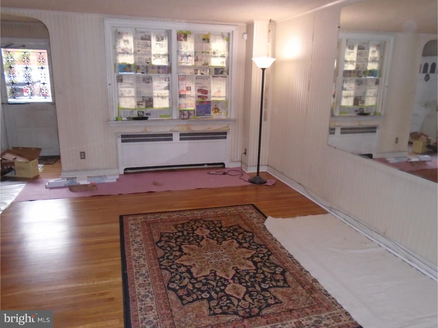 241 Glendale Road Upper Darby, PA 19082 - Photo 3 of 20 Living Room