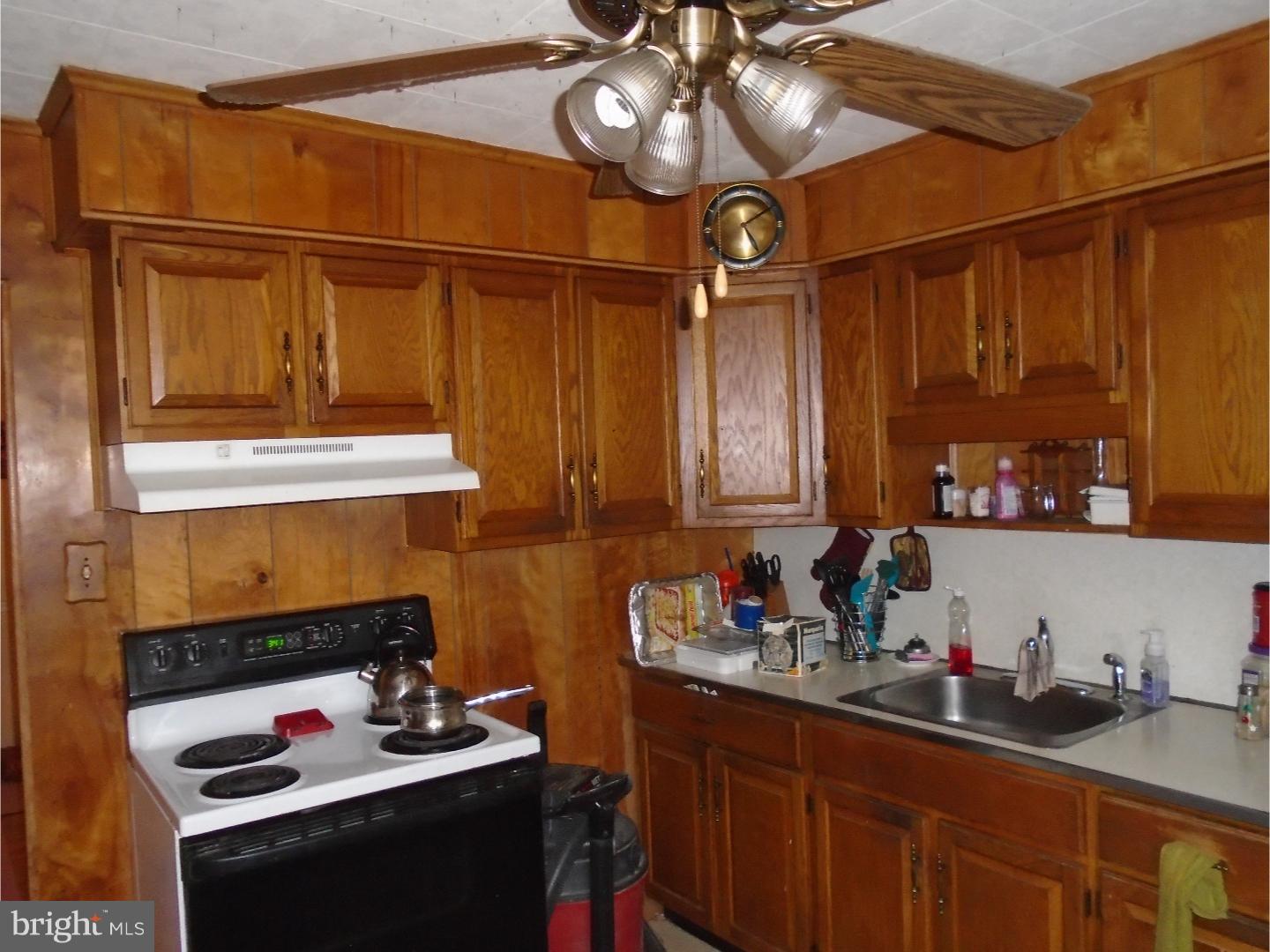 241 Glendale Road Upper Darby, PA 19082 - Photo 7 of 20 Kitchen
