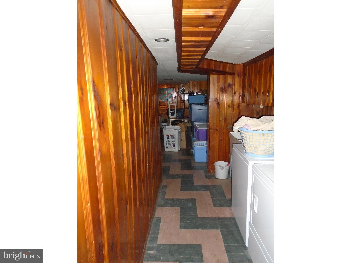 241 Glendale Road Upper Darby, PA 19082 - Photo 10 of 20 Basement - Finished