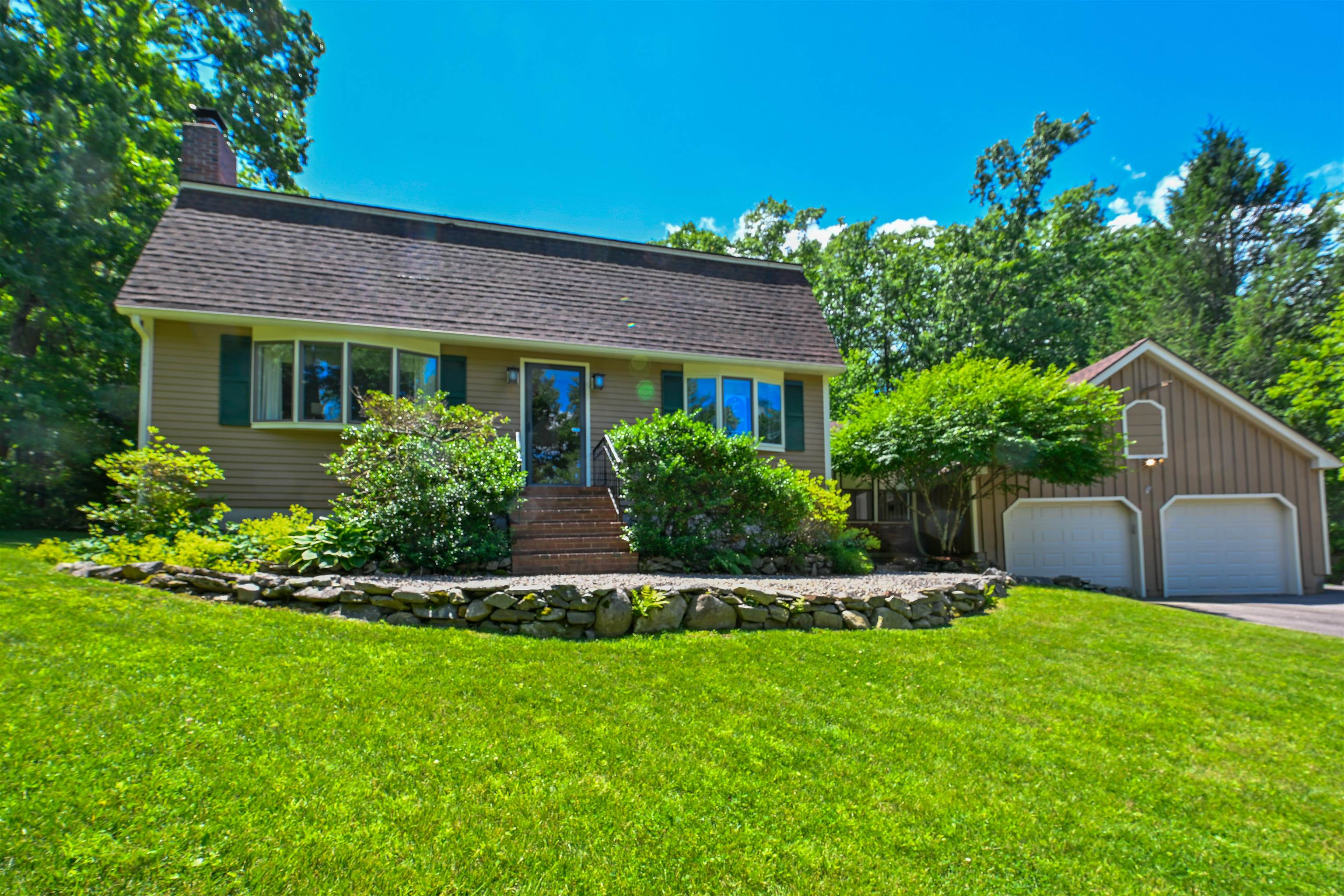 44 Berkley Street Merrimack, NH 03054 - Photo 3 of 60