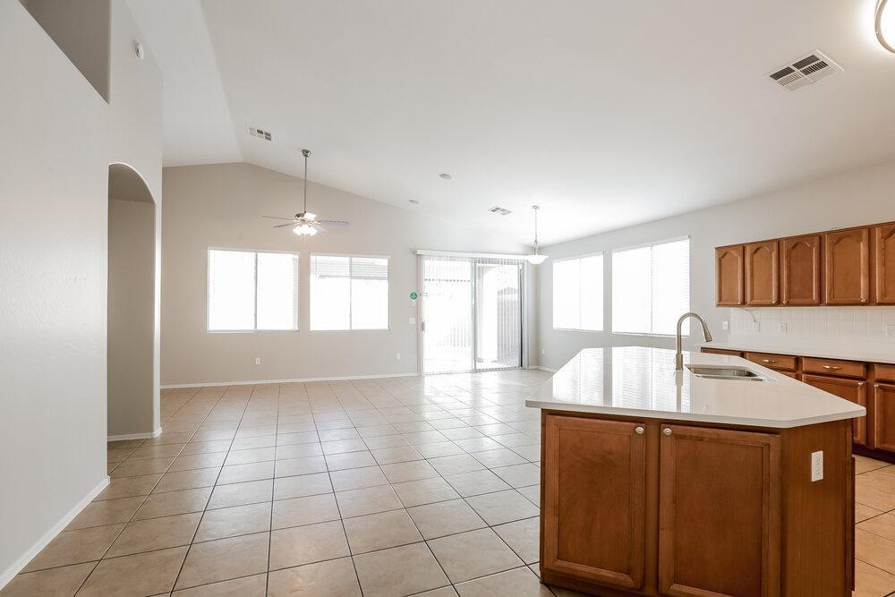 4130 West Vineyard Road Phoenix, AZ 85041 - Photo 5 of 16 Photo #5