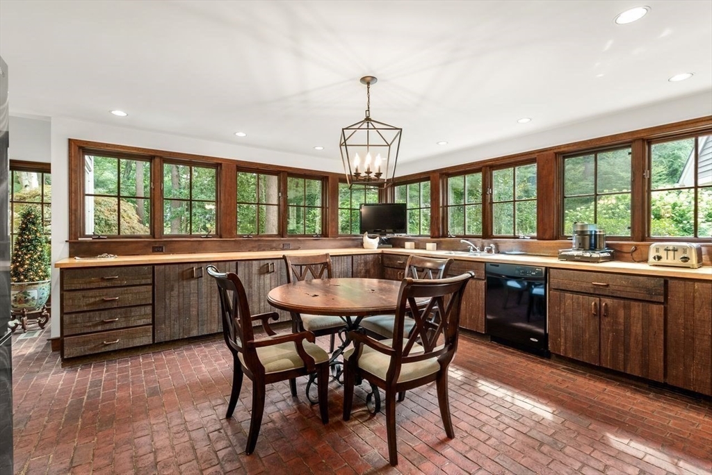 53 Autumn Road Weston, MA 02493 - Photo 11 of 31