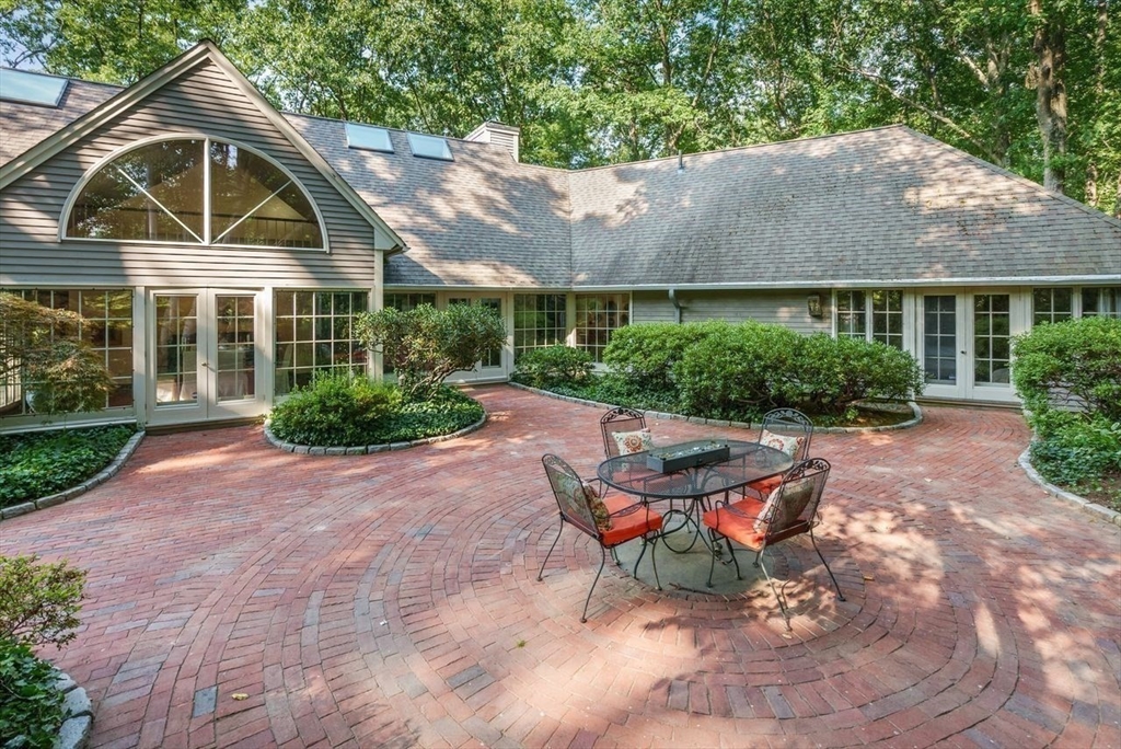 53 Autumn Road Weston, MA 02493 - Photo 4 of 31