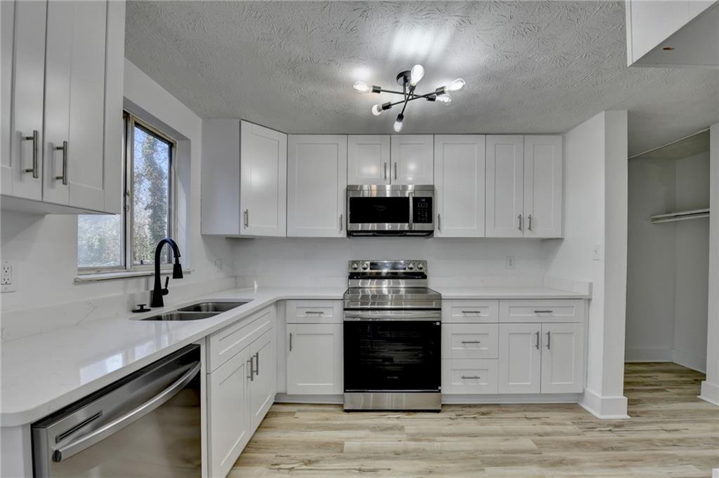 1018 Martin Road Stone Mountain, GA 30088 - Photo 15 of 52