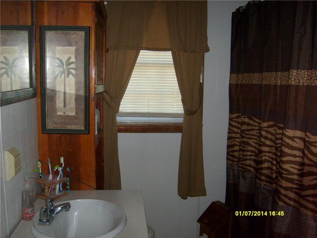 24 Pond Field Road Lawrenceburg, TN 38464 - Photo 9 of 16 Bathroom