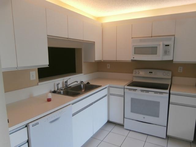 320 Northwest 67th Street, Unit C206 Boca Raton, FL 33487 - Photo 4 of 14 0 (21)