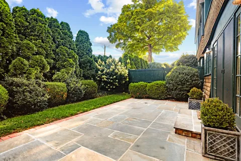 $1,525,000 | 23 Mead Street, New Canaan, CT 06840