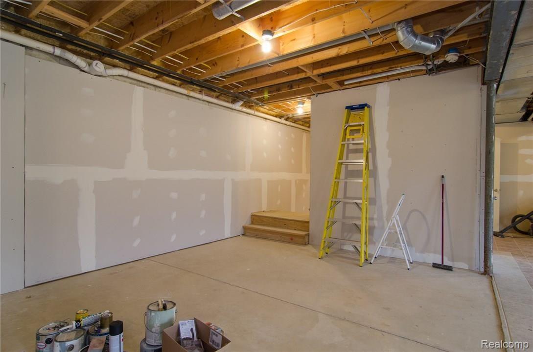 2999 North Eager Road Howell, MI 48855 - Photo 23 of 32 26.jpg