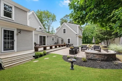 $1,869,000 | 15 Lewis Court, Hingham, MA 02043