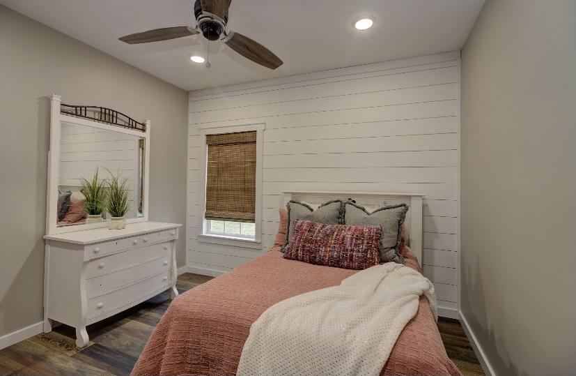 157 Fairview Road Tellico Plains, TN 37385 - Photo 28 of 35 Guest Bedroom