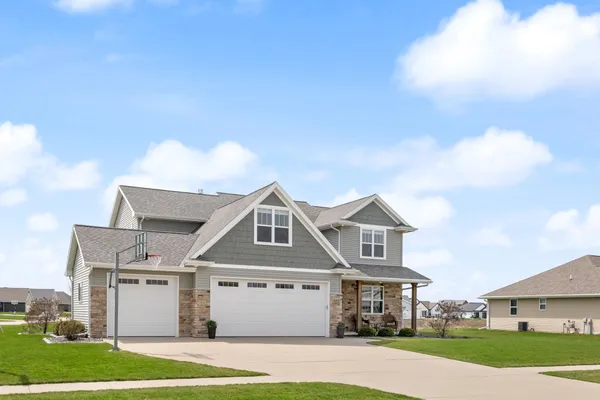 $849,900 | 2153 Potter Drive, De Pere, WI 54115
