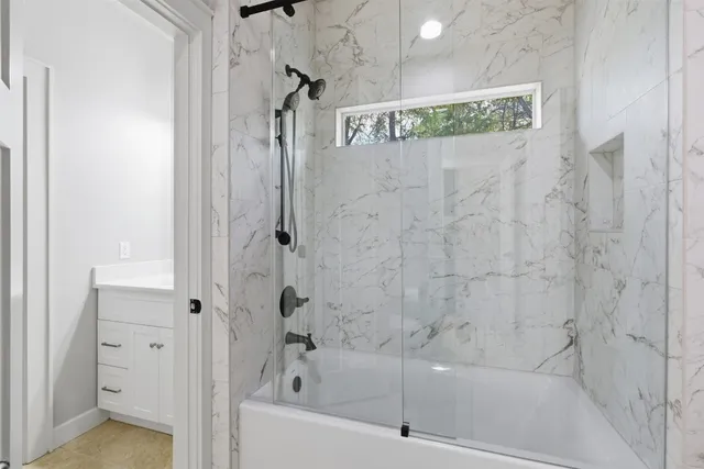 $718,000 | 129 Valley View Drive, Bastrop, TX 78602