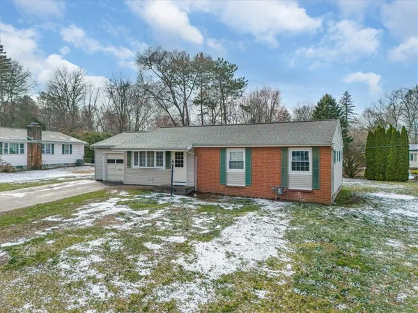 $179,900 | 210 Westmar Drive, Gates, NY 14624