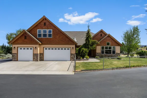 $849,900 | 2310 Southeast Bitterbrush Drive, Madras, OR 97741