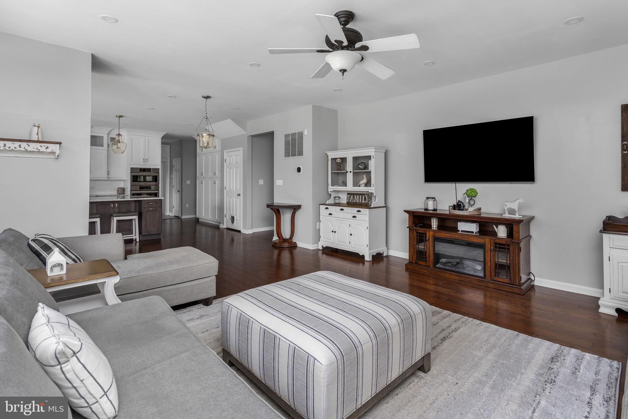 11 Nicholas Court Cream Ridge, NJ 08514 - Photo 23 of 67 Modern living space with open layout.