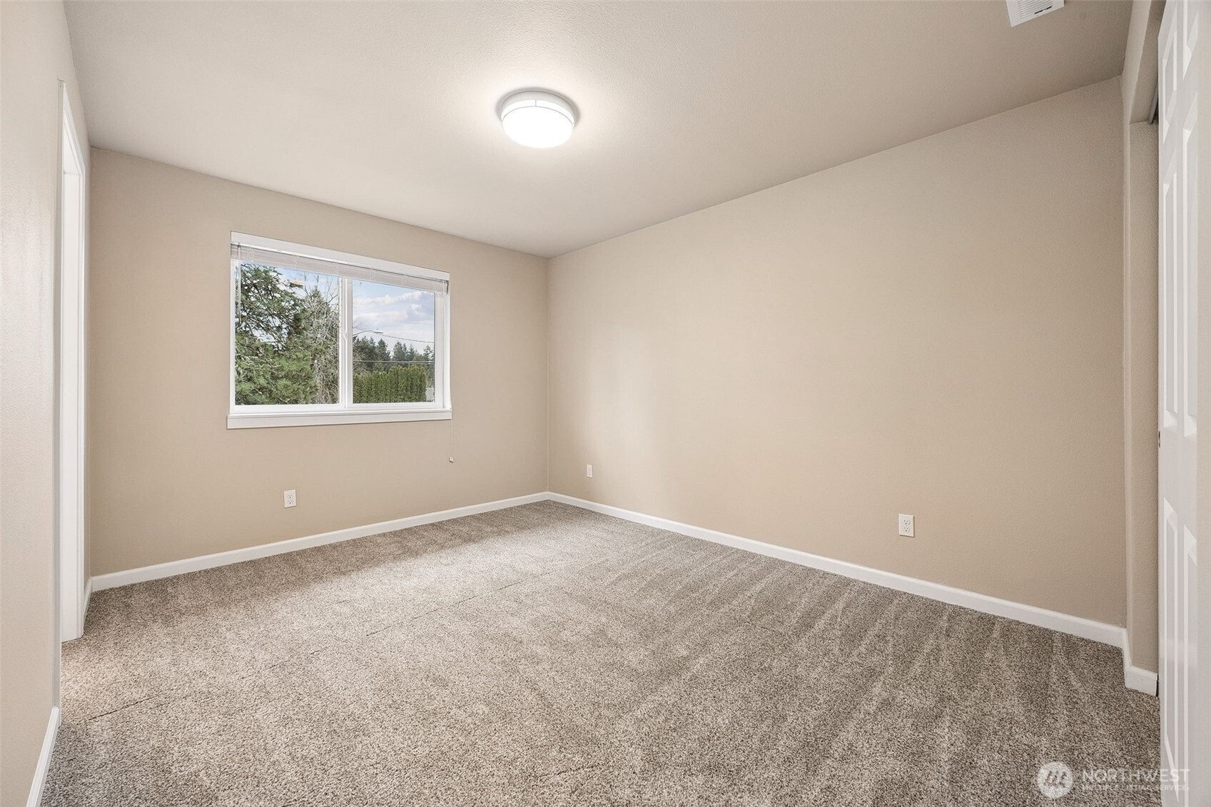 101 Murphy Lane South Rainier, WA 98576 - Photo 19 of 40 an empty room with windows and closet