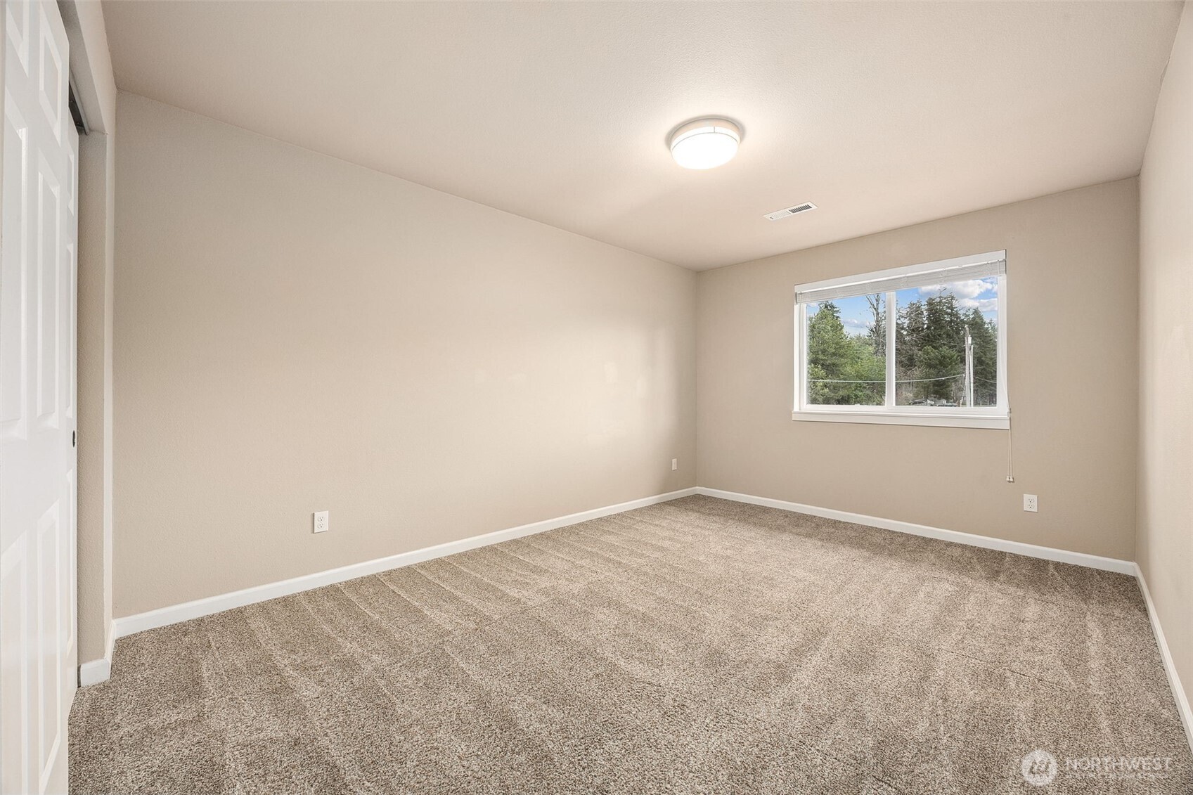 101 Murphy Lane South Rainier, WA 98576 - Photo 25 of 40 an empty room with a window