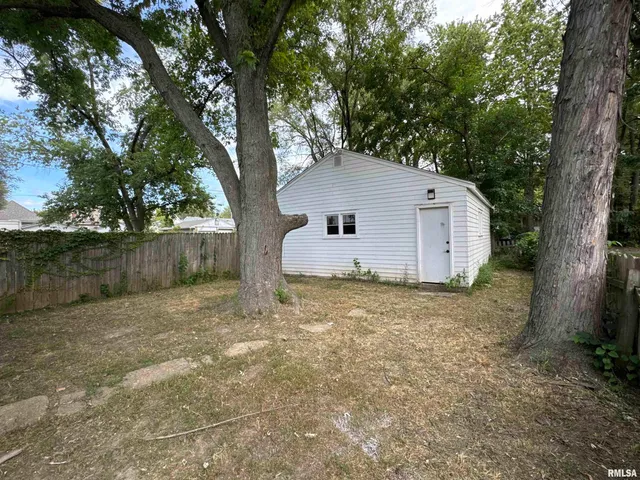$65,900 | 2804 North Peoria Avenue, Peoria, IL 61603