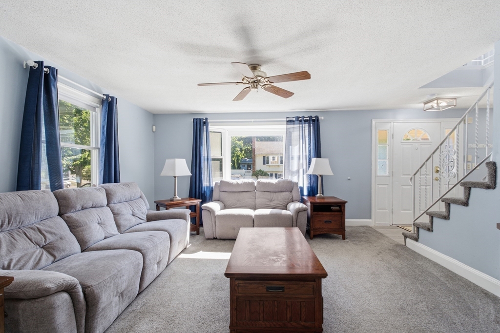 137 Maplewood Road Lynn, MA 01904 - Photo 3 of 39