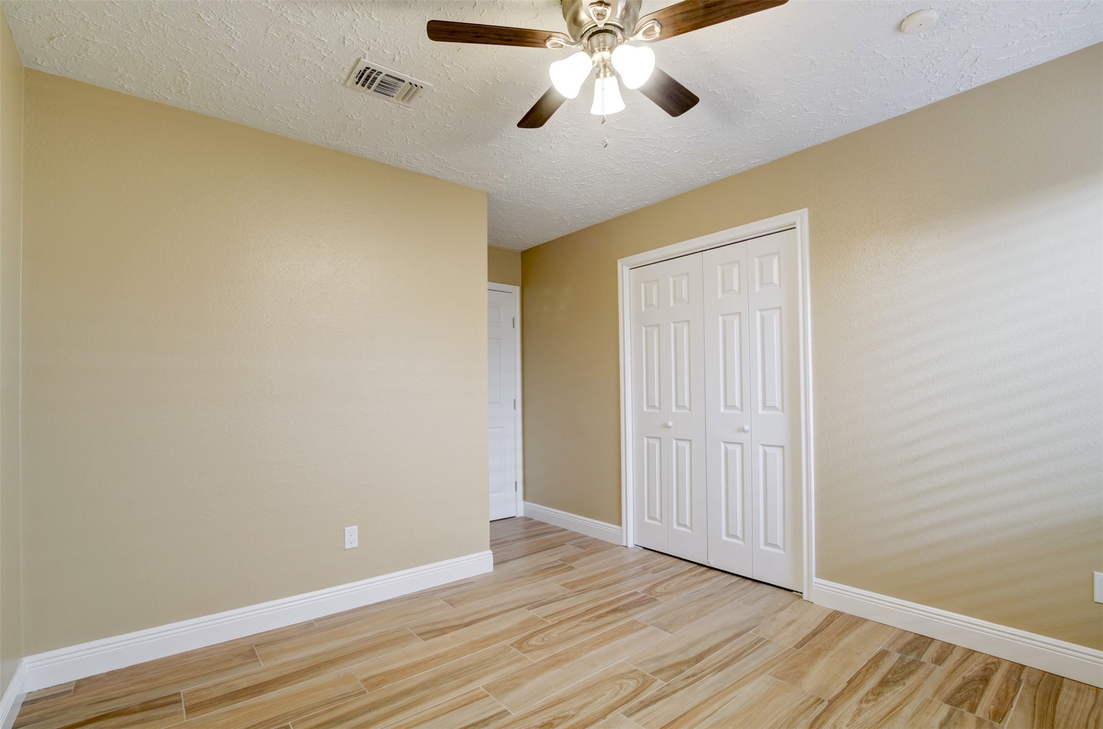 11840 Spring Grove Drive Houston, TX 77099 - Photo 23 of 27 Bright bedroom featuring ceiling fan and ample natural light