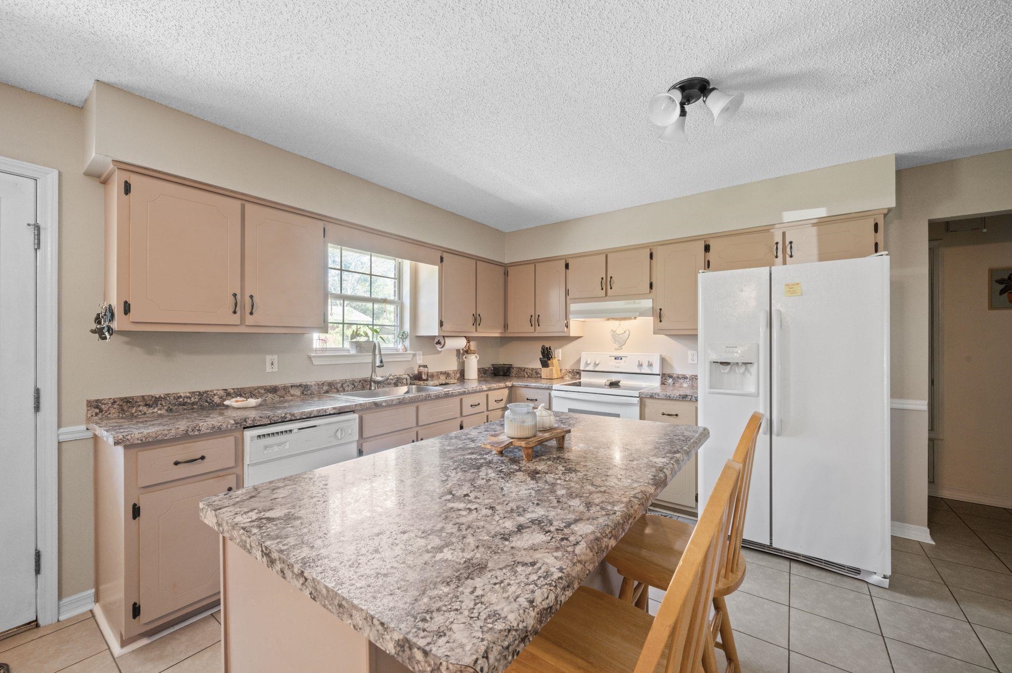 13025 County Road 55 Foley, AL 36535 - Photo 11 of 49 Kitchen