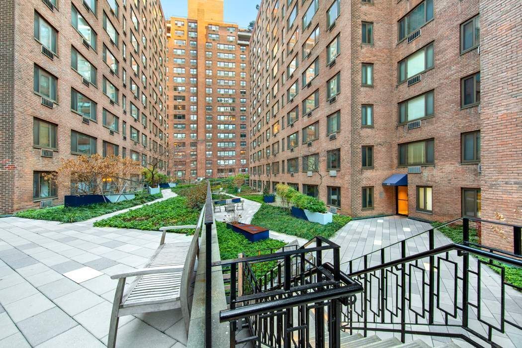 425 East 63rd Street, Unit W4H Manhattan, NY 10065 - Photo 10 of 12