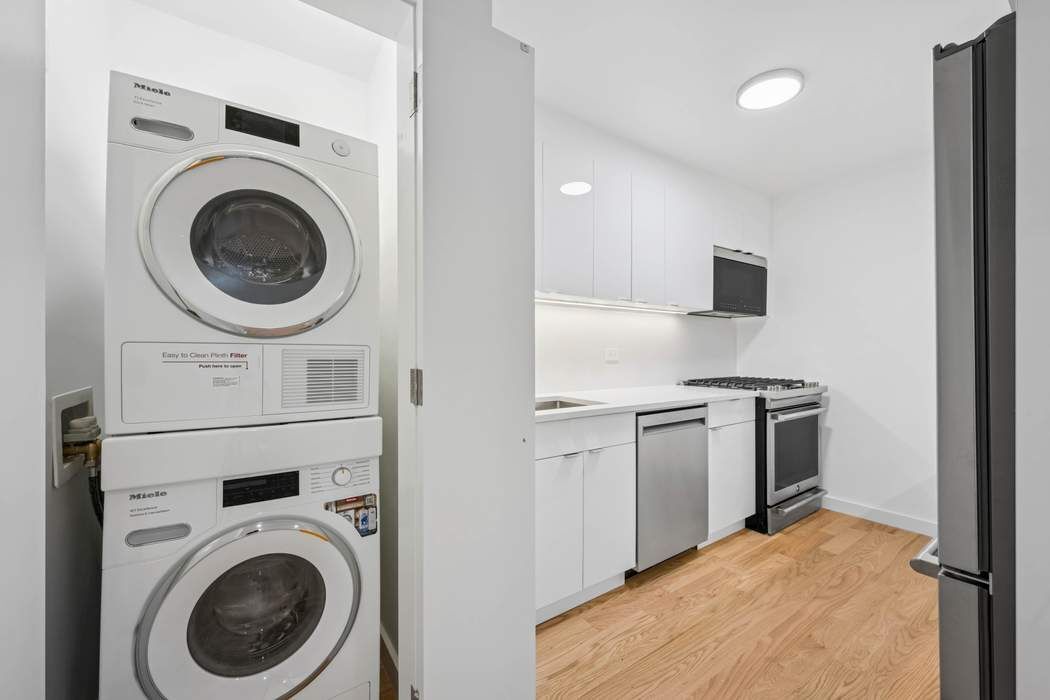 425 East 63rd Street, Unit W4H Manhattan, NY 10065 - Photo 2 of 12