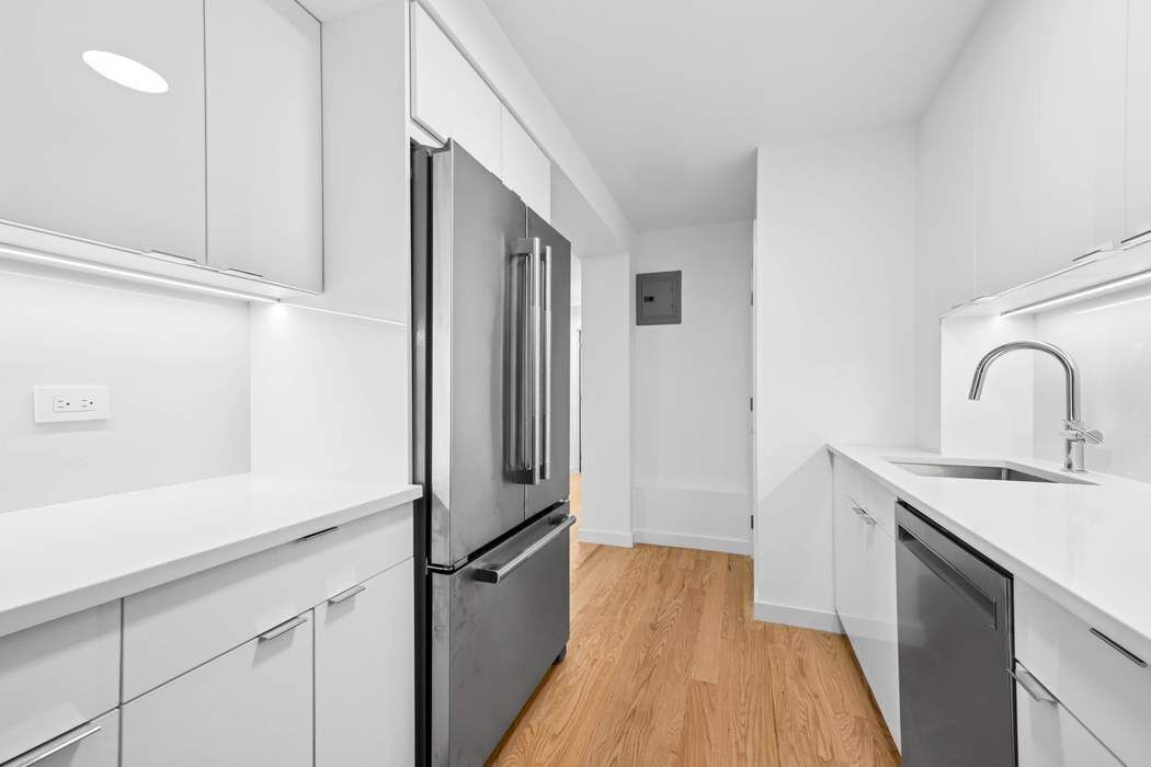 425 East 63rd Street, Unit W4H Manhattan, NY 10065 - Photo 3 of 12