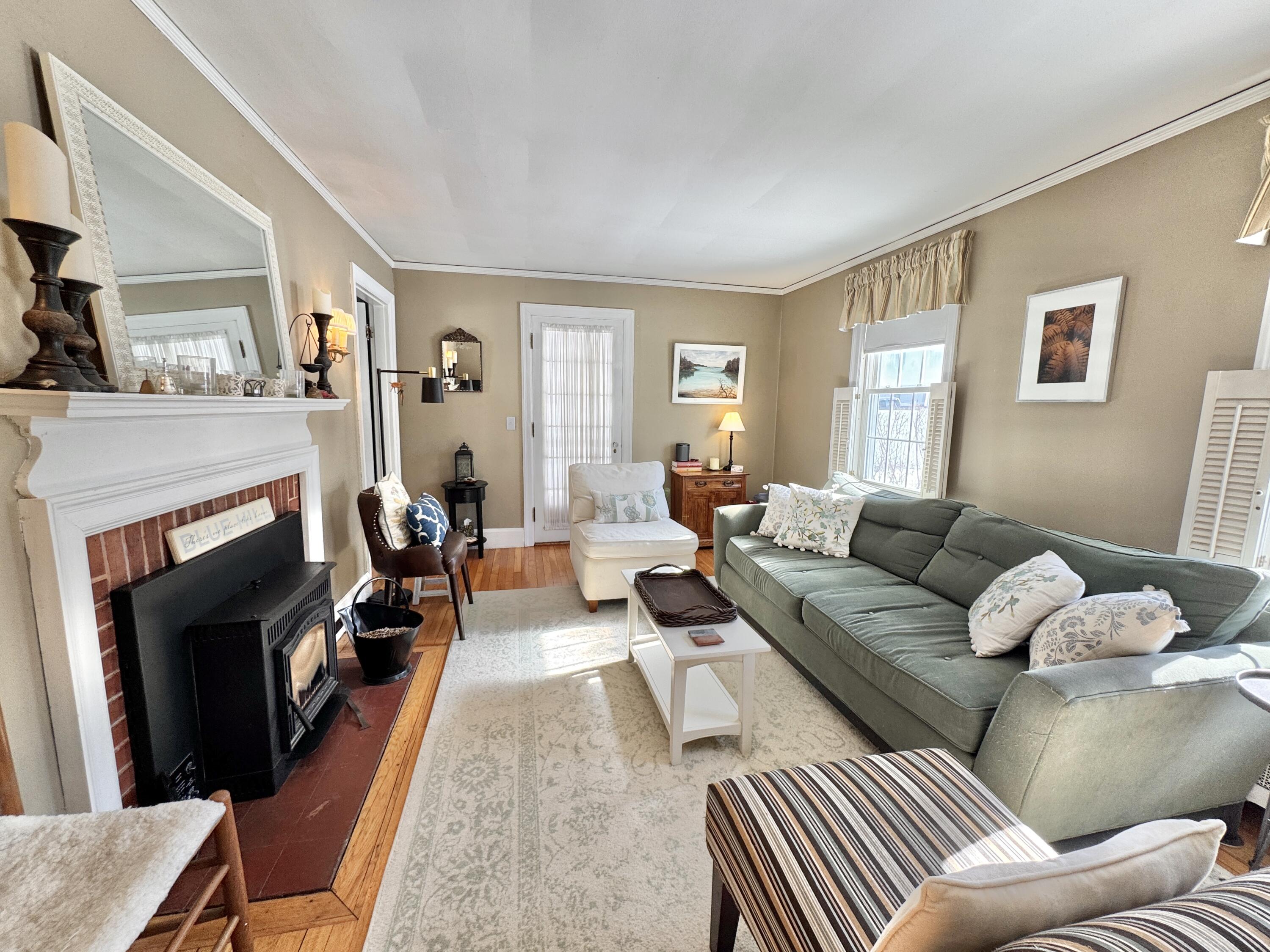 5 Spring Street Bucksport, ME 04416 - Photo 10 of 27 20250228_180858347_iOS