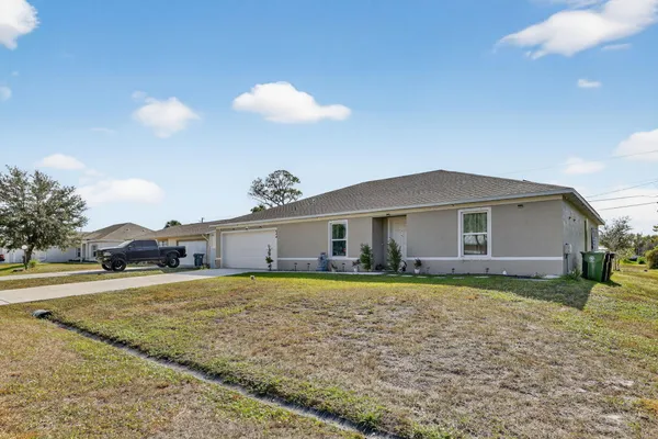 $2,900 | 644 Southwest Hoffenberg Avenue, Port St. Lucie, FL 34953