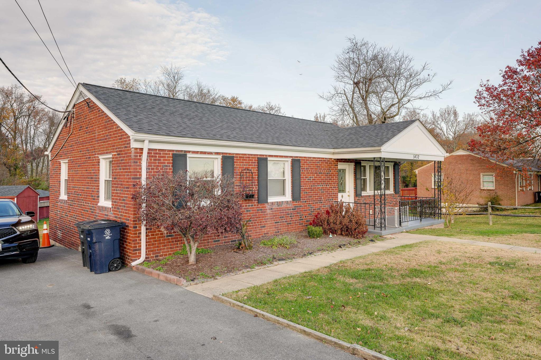 5432 Odell Road Beltsville, MD 20705 - Photo 3 of 26 Large Driveway