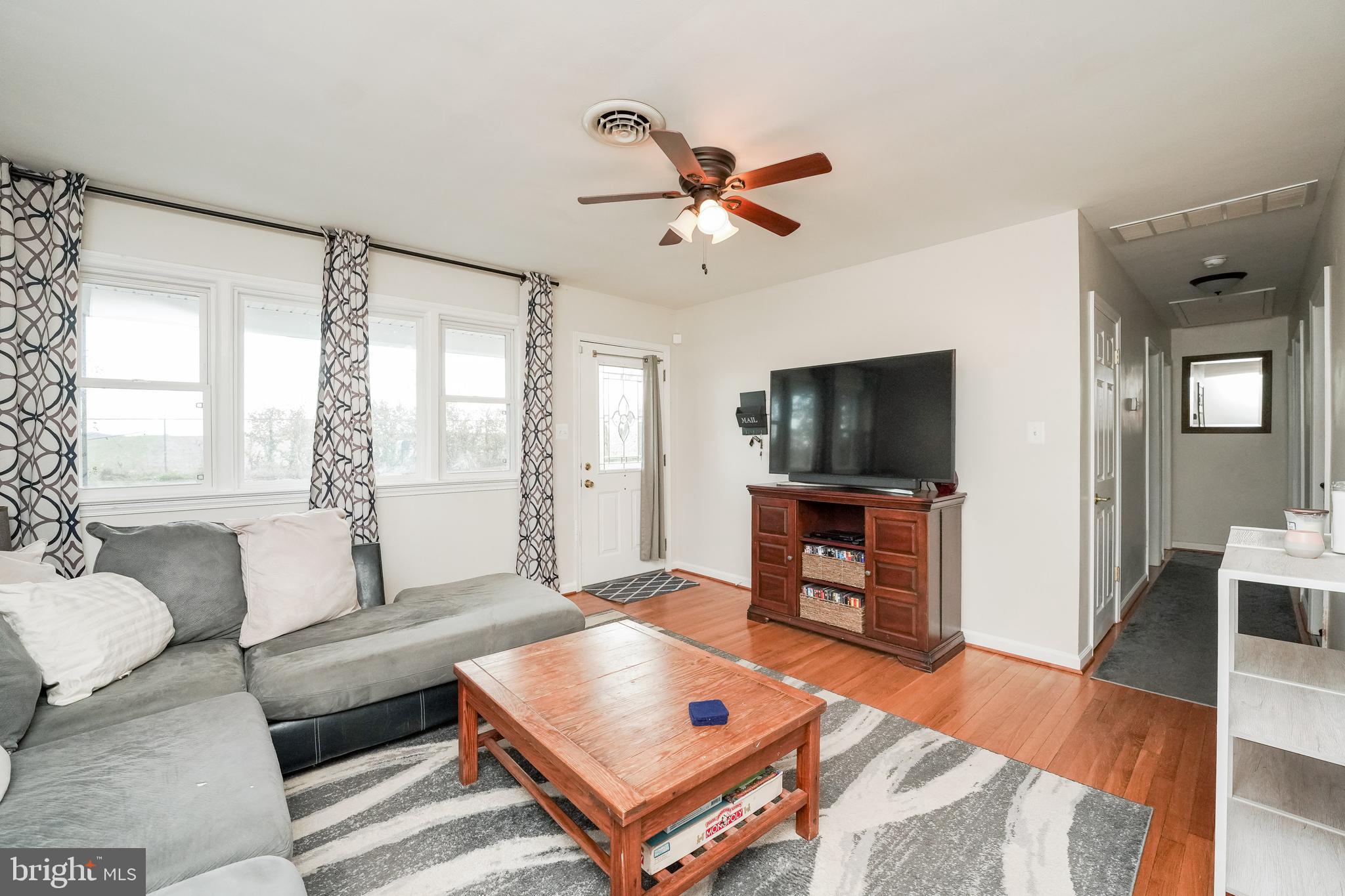 5432 Odell Road Beltsville, MD 20705 - Photo 4 of 26 Living room perfect for entertaining!