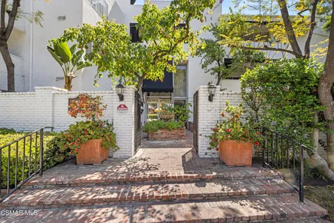 $699,999 | 4950 Louise Avenue, Unit 301, Encino, CA 91316