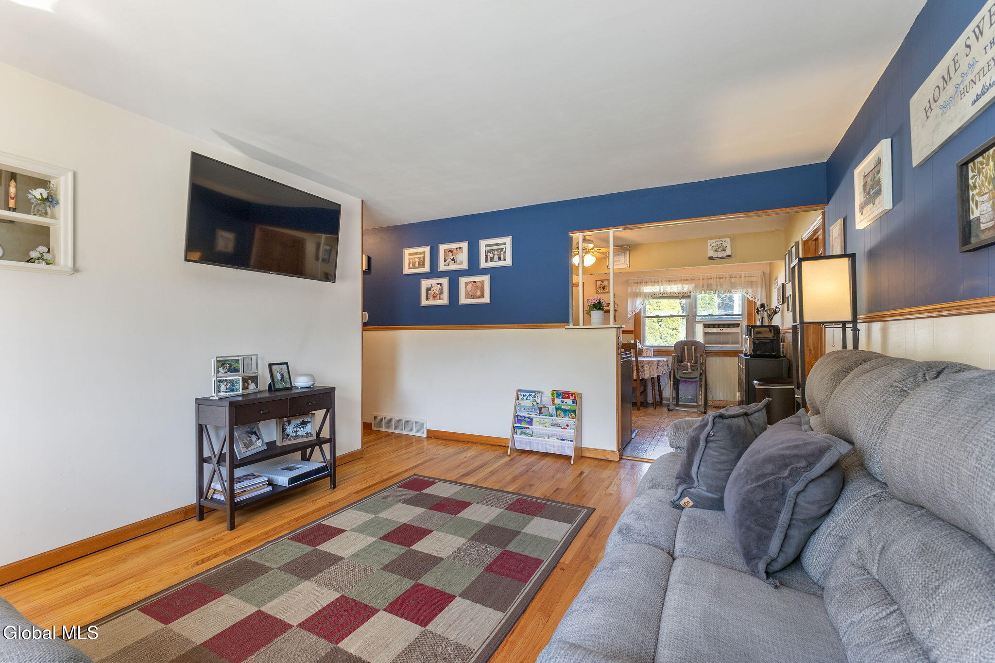 10 Tanglewood Road Colonie, NY 12205 - Photo 6 of 44 8-10TanglewoodRd_08