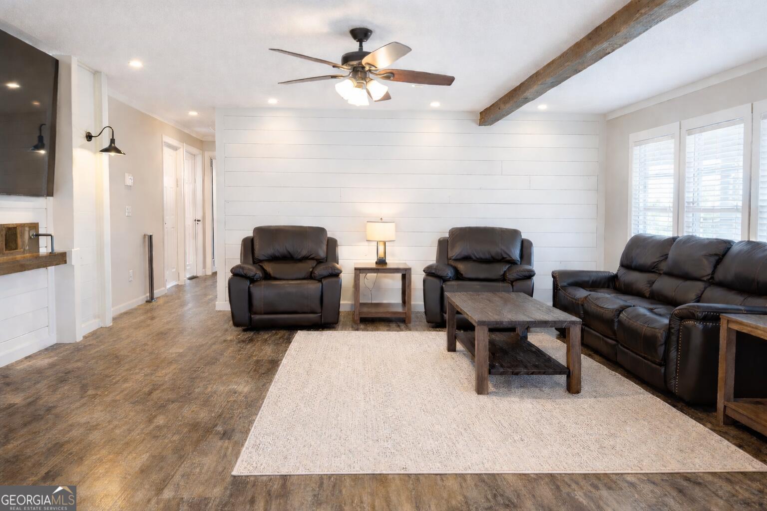 1900 Highway 212 Monticello, GA 31064 - Photo 8 of 20 a living room with furniture