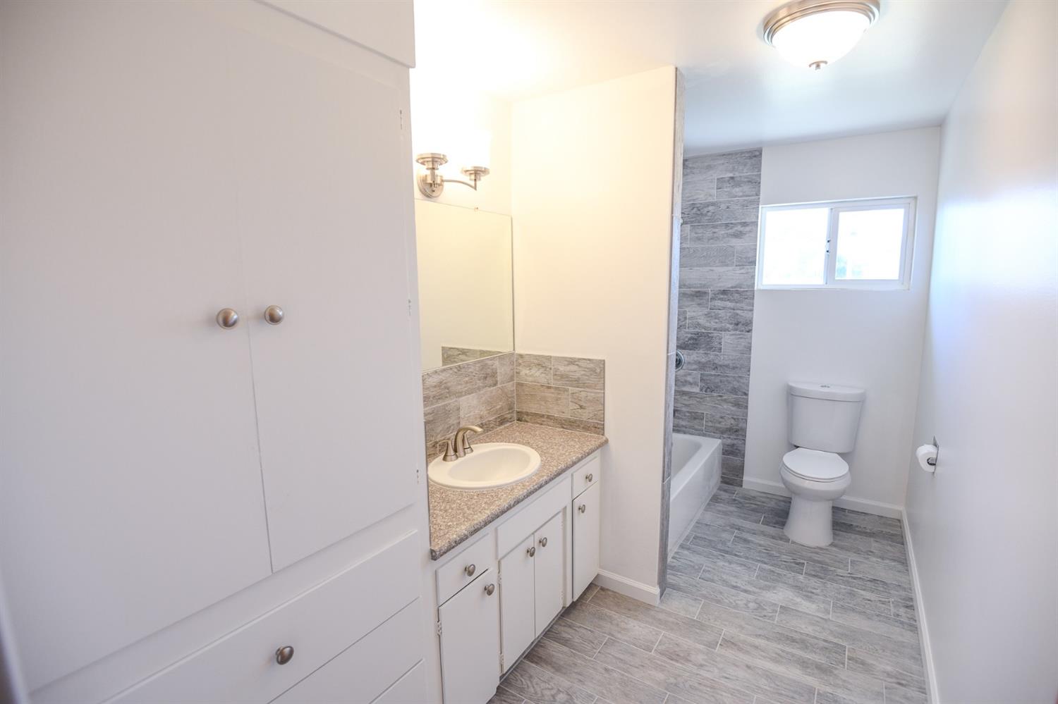 431 Manning Avenue Reedley, CA 93654 - Photo 12 of 15